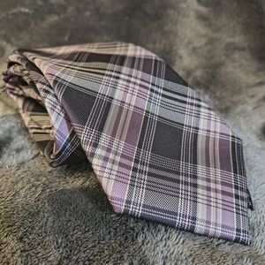 Sophisticated Checkered Tie in Lavender and Black